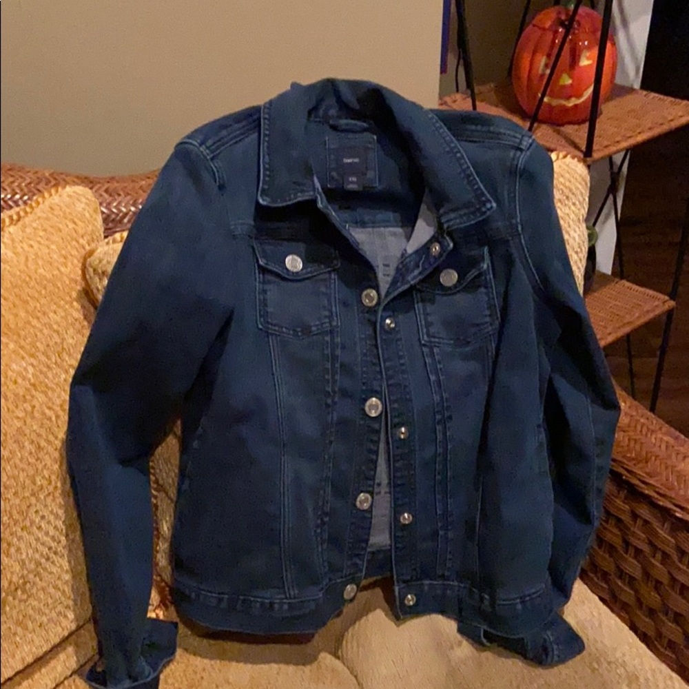 🌟🛍GAP Not your brother’s denim jacket! 👑💙